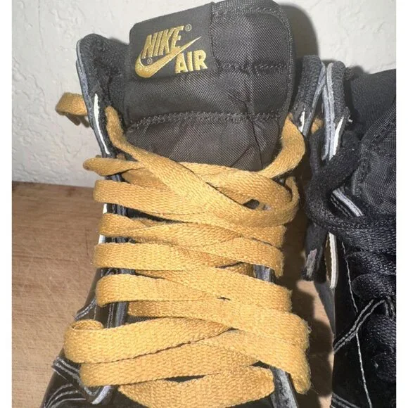 Nike Air Jordan 1 Mid Black & Gold Sneakers Size 5Y Pre-Owned - Picture 2 of 7